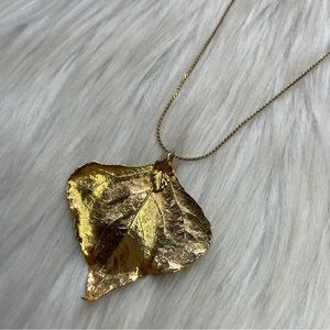 Leaf gold tone necklace